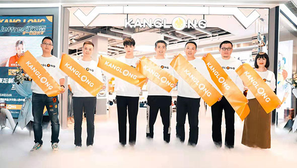 康龙首家快闪店亮相杭州，董又霖空降出任“一日店长”